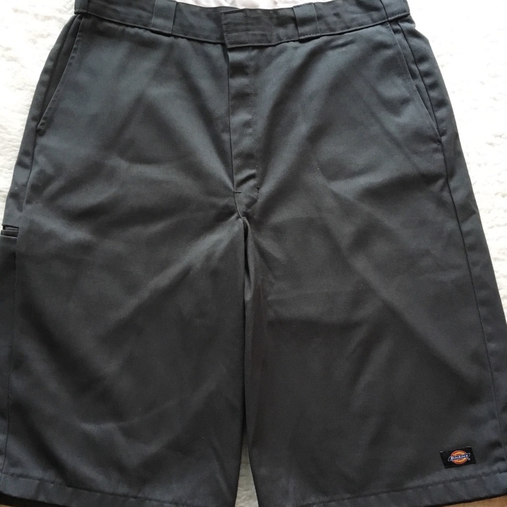 DICKIE’S - MEN’S GRAY LOOSE FIT SHORTS
